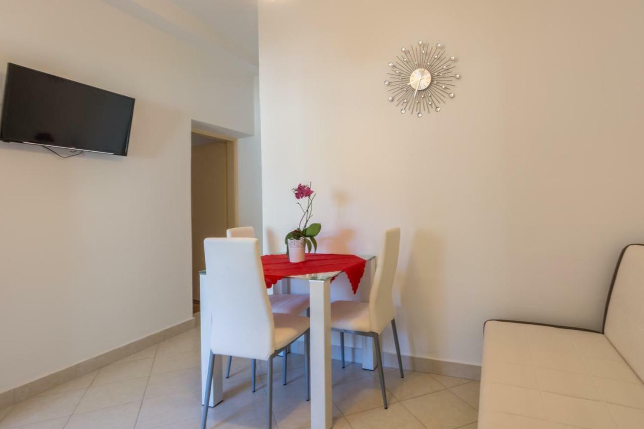 Apartments Tolic Biograd Na Moru Exterior foto